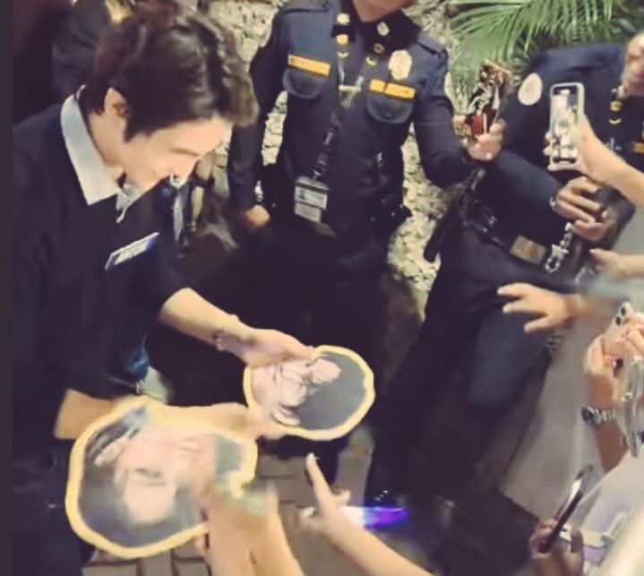 itgirlcarmeIIe's tweet image. WORLD STOP. WELCOME TO CARTON WORLD BABY, WHAT NOW OMFG 😭 #ctto