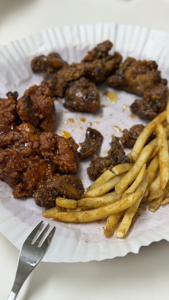 저는 싸구려 닭강정 에프돌려먹습니다~