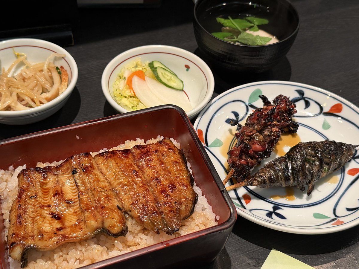 氷川神社参拝させて頂き
屋台でじゃがバターイカ焼き生ビール堪能して鰻屋さん、牛タン屋さん、カフェを大宮で楽しみ

最後は日高屋な
日高屋の野菜たっぷりタンメン好きなのよ
これの美味さがわかる人はほんとに好き
ちなみに黒胡椒は結構多めに入れたいなんならスープの色変わるくらい

今年初日高屋いただきましたあああ