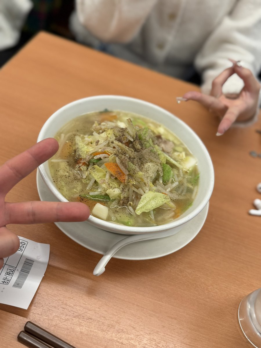 氷川神社参拝させて頂き
屋台でじゃがバターイカ焼き生ビール堪能して鰻屋さん、牛タン屋さん、カフェを大宮で楽しみ

最後は日高屋な
日高屋の野菜たっぷりタンメン好きなのよ
これの美味さがわかる人はほんとに好き
ちなみに黒胡椒は結構多めに入れたいなんならスープの色変わるくらい

今年初日高屋いただきましたあああ