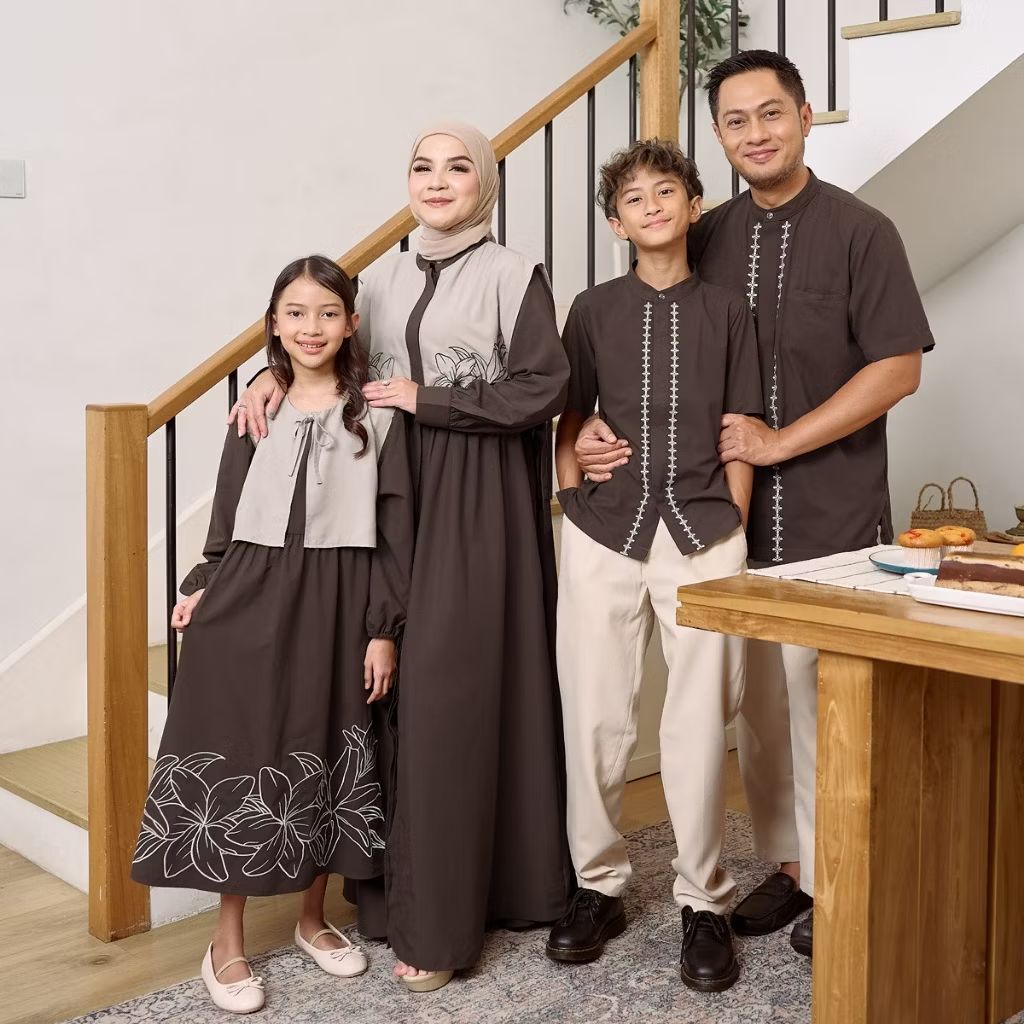 amandagusti's tweet photo. Cek [New Collection] ZM Zaskia Mecca -Sarimbit Family Set - Lilya Puspita | Gamis Wanita | Kemeja Koko Pria Anak dengan harga Rp249.000. Dapatkan di Shopee sekarang! https://t.co/dPygjAL7bf https://t.co/AniouNqdIT