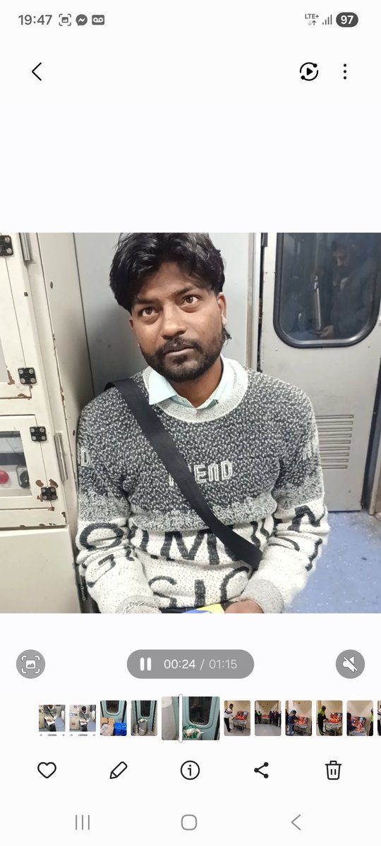 AmRitMeenA86's tweet photo. गाडी नम्बर-12496 मे पेन्ट्रीकार वाले व्यक्ति के द्वारा बी-5 कोच के दोनो गेट पर सामान रखे जाने से बंद हो गये है, यात्रीयो को चढने-उतने मे बहुत परेशानी हो रही है । कृपया तुरंत इस प्रकार की व्यवस्था से निजात दिलाये।  @RailwaySeva @RailMinIndia @AshwiniVaishnaw @NWRailways https://t.co/MCamSCciin