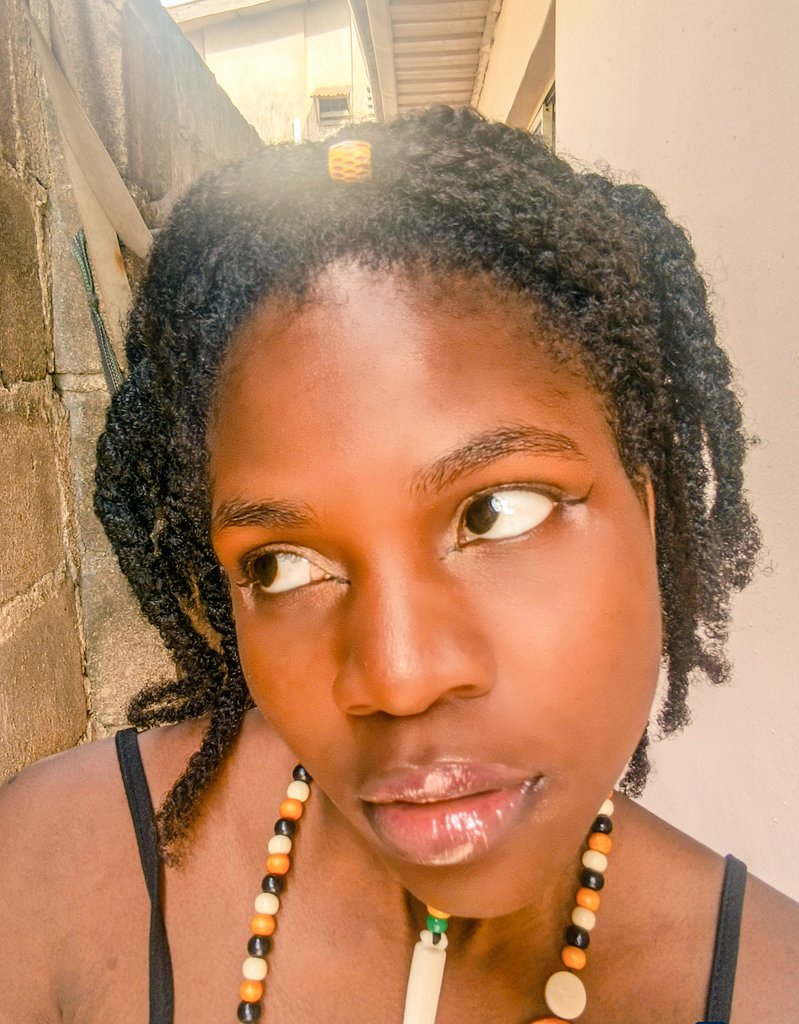 ThisIsHair_py's tweet photo. If you don't love your #NaturalAfro, the hair that grows from your roots, you won't truly care for any other hair decisions either. If you're choosing other decisions just to escape your Afro, you won't invest real effort in maintaining them.  Wishing y'all a #HappyNewYear2026 https://t.co/WgWfRkJDrf