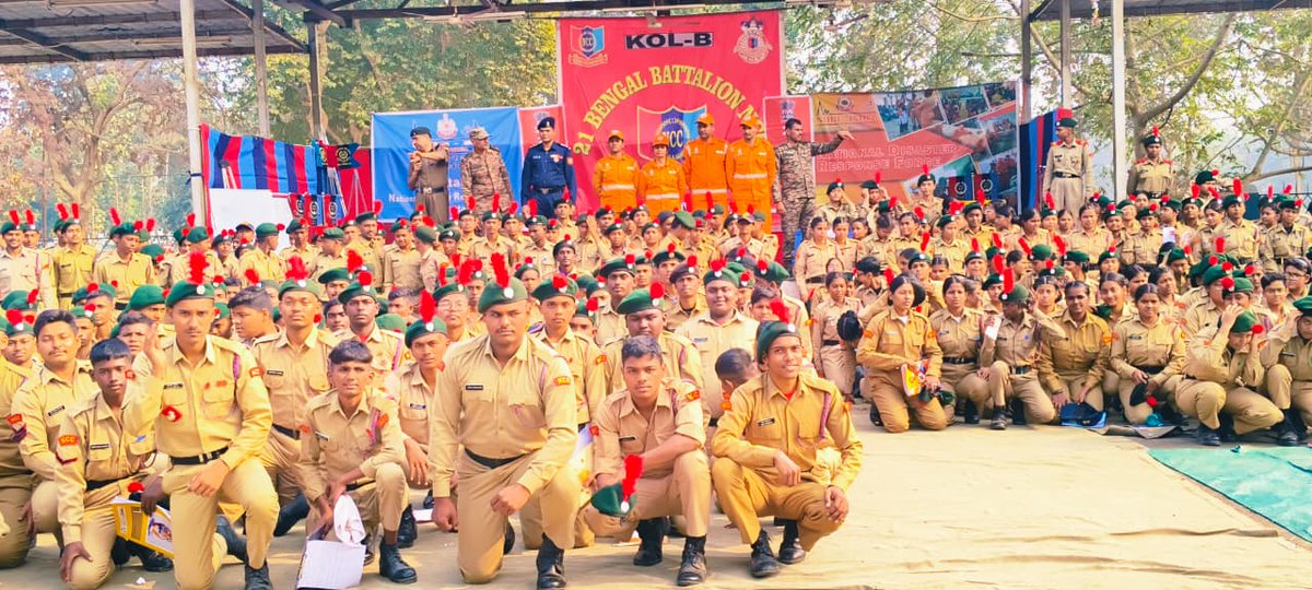 02ndrf's tweet image. 2nd Bn NDRF strengthened 21 Bengal BN NCC Cadets at Kalyani, Nadia (WB) through a CAP on improvised floating devices, bleeding control, soft-tissue injury management, FBAO &amp;amp; CPR.
#NDRF4U
#CommunityAwarenessProgramme