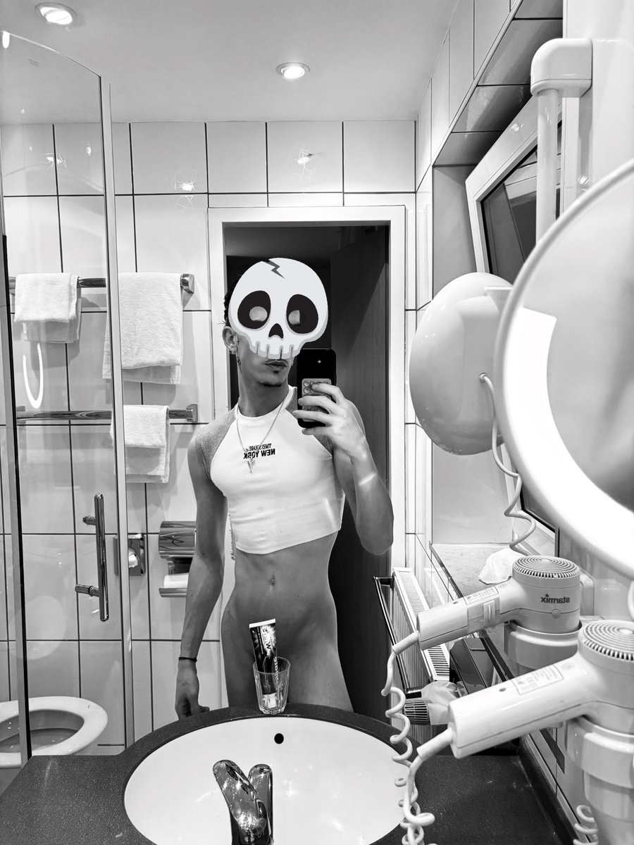 twinksluxx's tweet photo. 💀 https://t.co/CQtYf7z07S