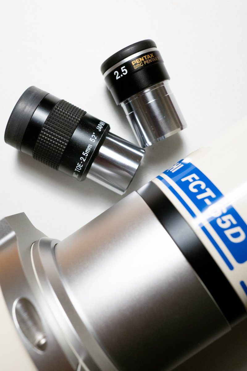 mitu0715's tweet image. 利用頻度が下がりぎみだった2.5mmアイピースが復活傾向。この2本をアルニタクで見比べ。今日の気流だとどっちが見え味よいとか言えないけど使いやすさはTOE、モノとしての魅力はXO。