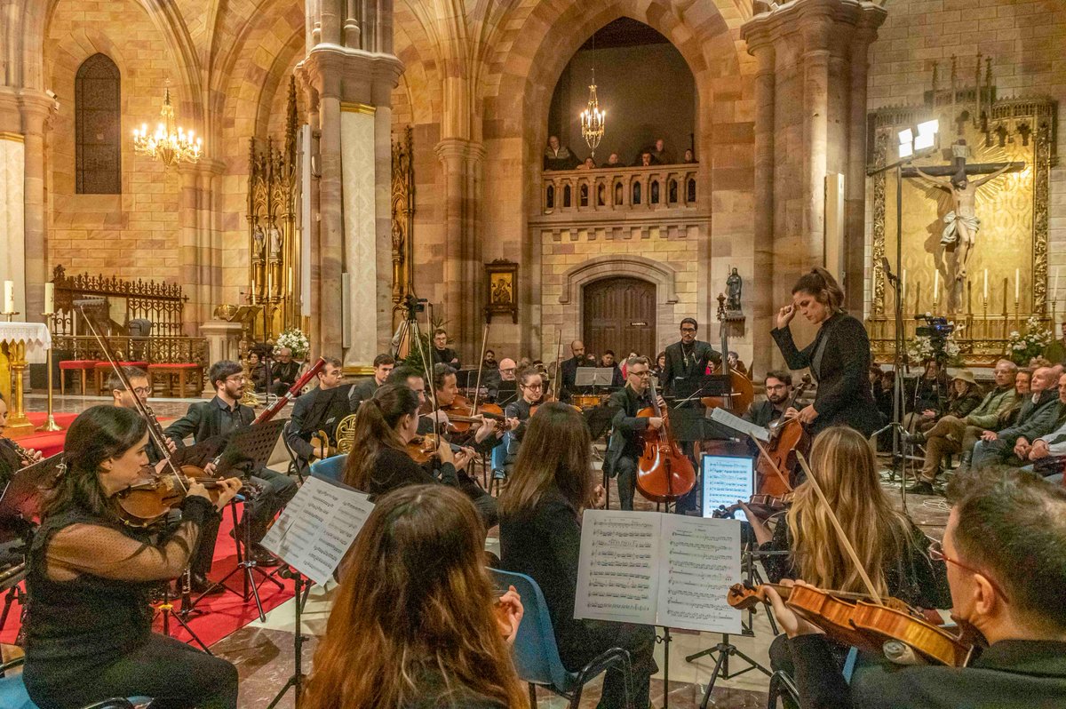 Torrelavega_es's tweet photo. 🎼Torrelavega recibió el 2026 con el Concierto de Año Nuevo en la iglesia de La Asunción con la Orquesta Sinfónica del Cantábrico
#ConciertodeAñoNuevo #OSCAN #LaNavidadesTorrelavega #LaAsunción #Torrelavega #Torrelaveganízate https://t.co/WyRk1Yz9ub