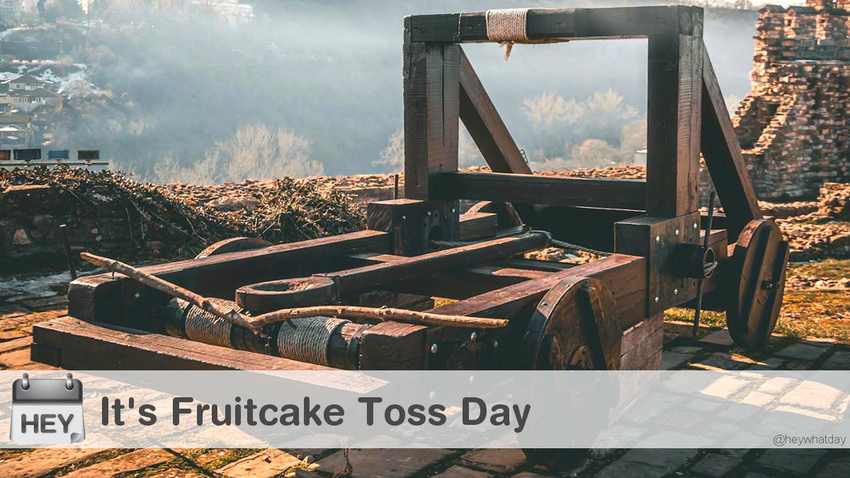 HeyWhatDay's tweet image. It's Fruitcake Toss Day! 
#FruitcakeTossDay #NationalFruitcakeTossDay #Catapult