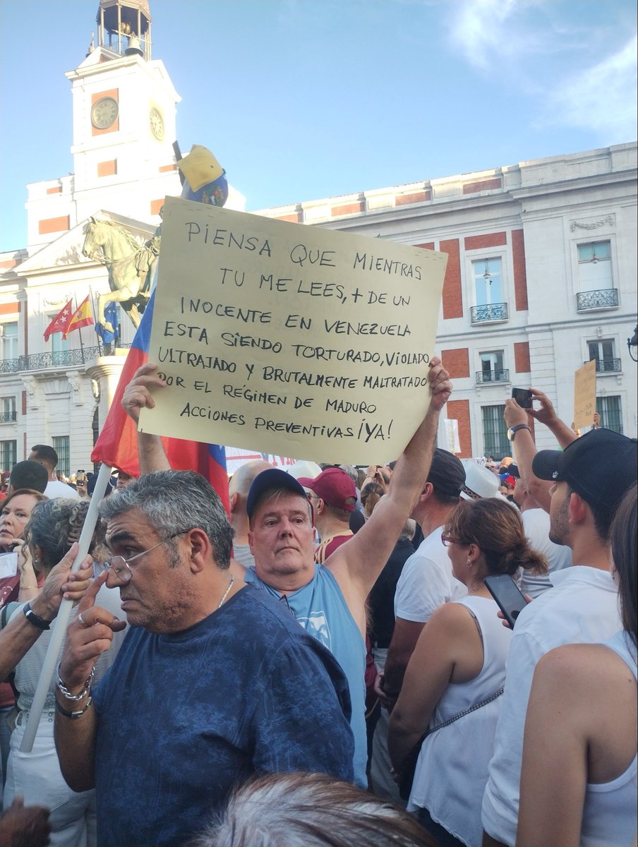 Venezolanos por el mundo pidiendo por la libertad de su país. 

Y esa libertad avanza. Fuerza venezolanos!! 

(📷Madrid, 2024)