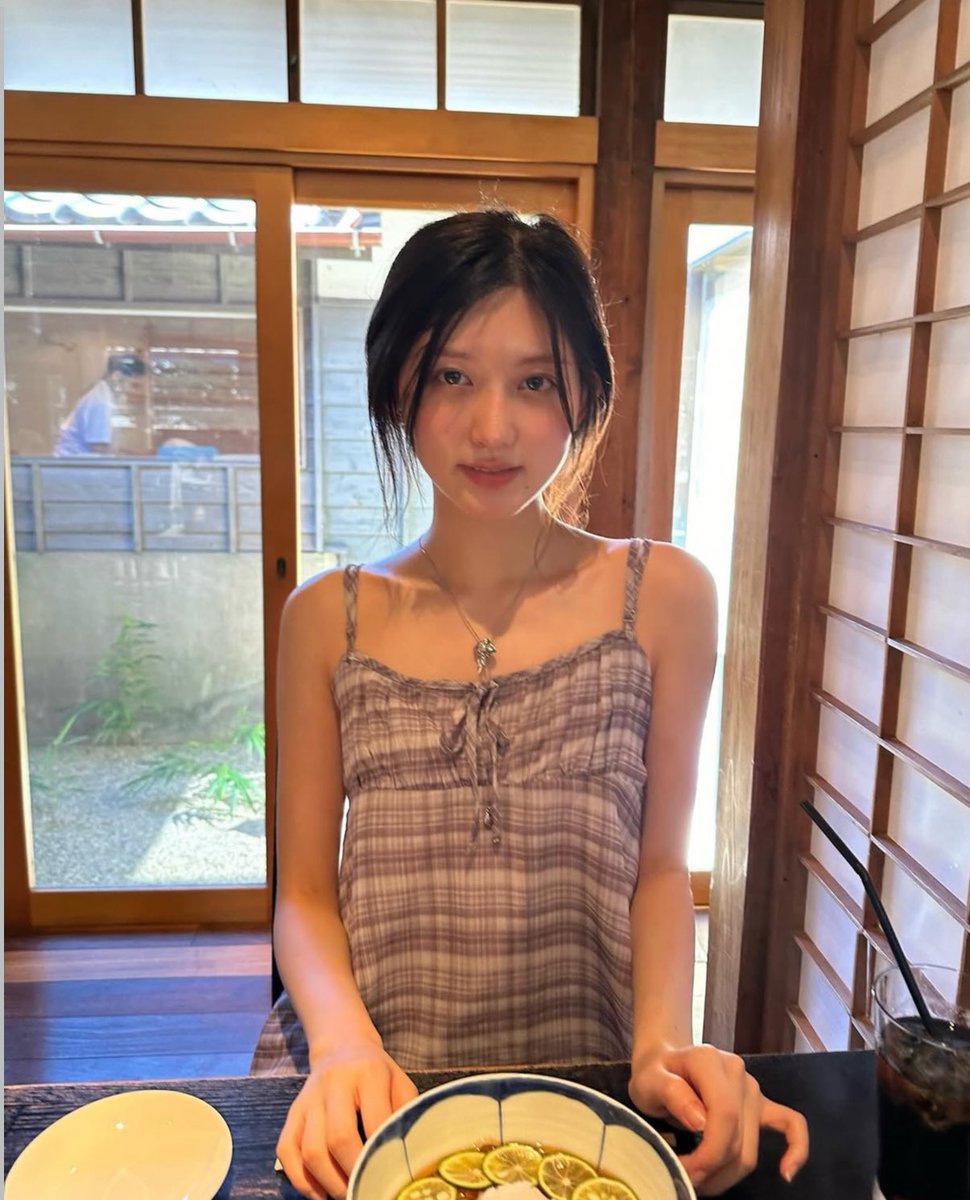 porinyu's tweet image. 부모님이 찍어주실 때마다 소녀 되는거 너무 좋다..