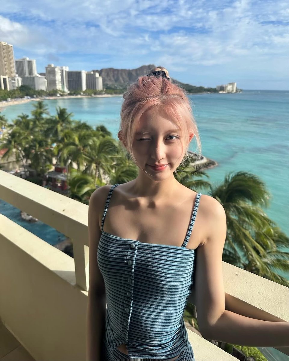 porinyu's tweet image. 부모님이 찍어주실 때마다 소녀 되는거 너무 좋다..