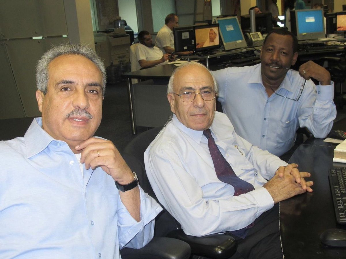 بلغني قبل قليل ببالغ الحزن والأسى وفاة أستاذنا العزيز جميل عازر في لندن. 
أبو دلال من الجيل المؤسس لقناة "الجزيرة" قبل ثلاثين عاما وصاحب شعارها "الرأي والرأي الآخر". كانت له طلته المميّزة على شاشتنا قبل أن يتقاعد قبل زهاء العشر سنوات ويعود إلى لندن التي عمل في إذاعتها العربية