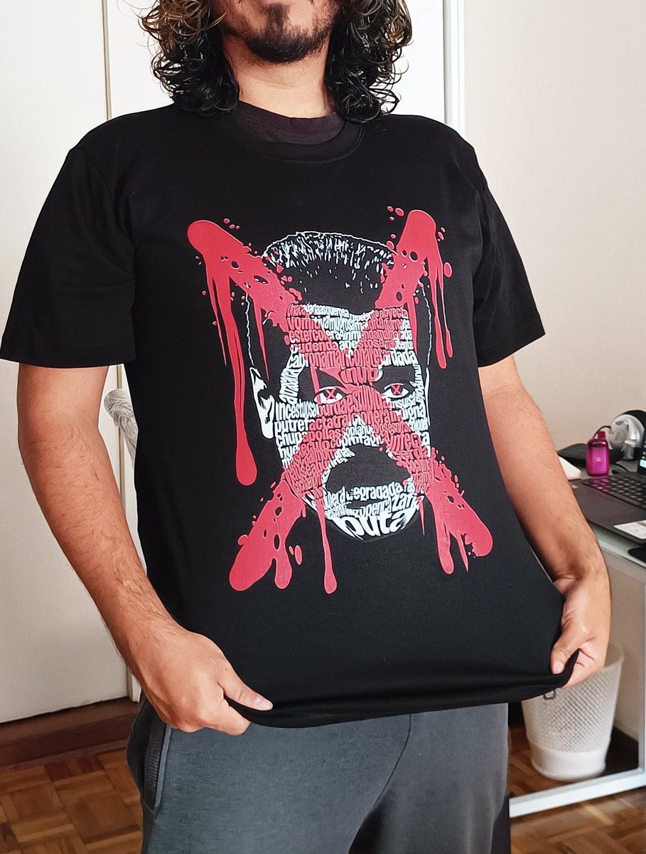 La única opinión que me interesa es la de los venezolanos que han tenido que sufrir una dictadura por más de 2 décadas.
Solo ellos sabrán juzgar que E.E.U.U. haya intervenido en su país.
Que se pudra Nicolás Maduro, que vivió con privilegios a costa del sufrimiento de millones de