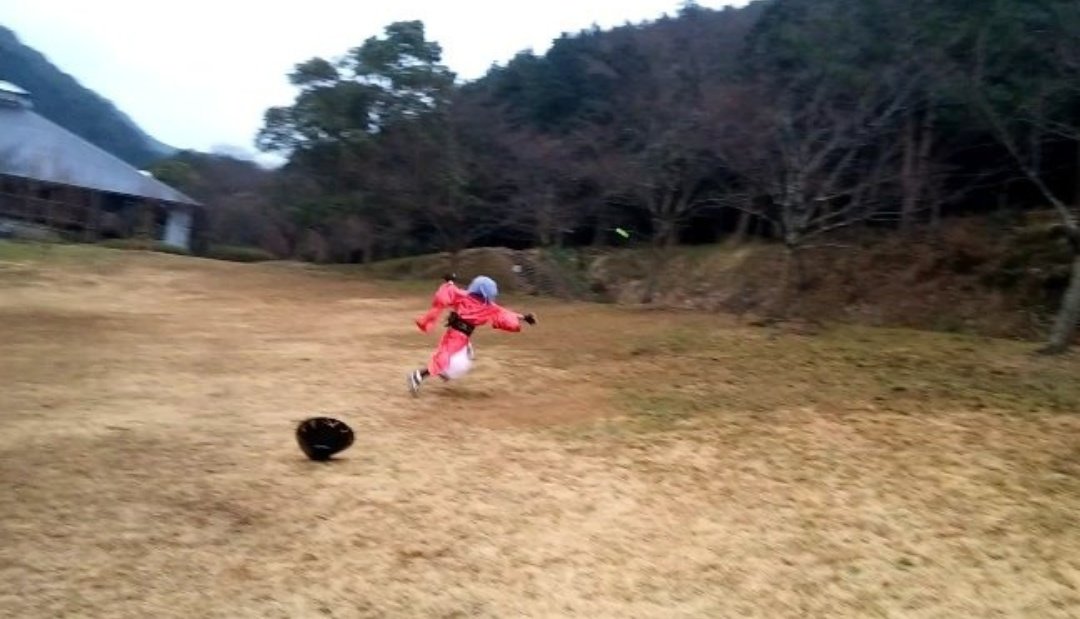 deskstan's tweet image. 子供(？)は風の子(？)