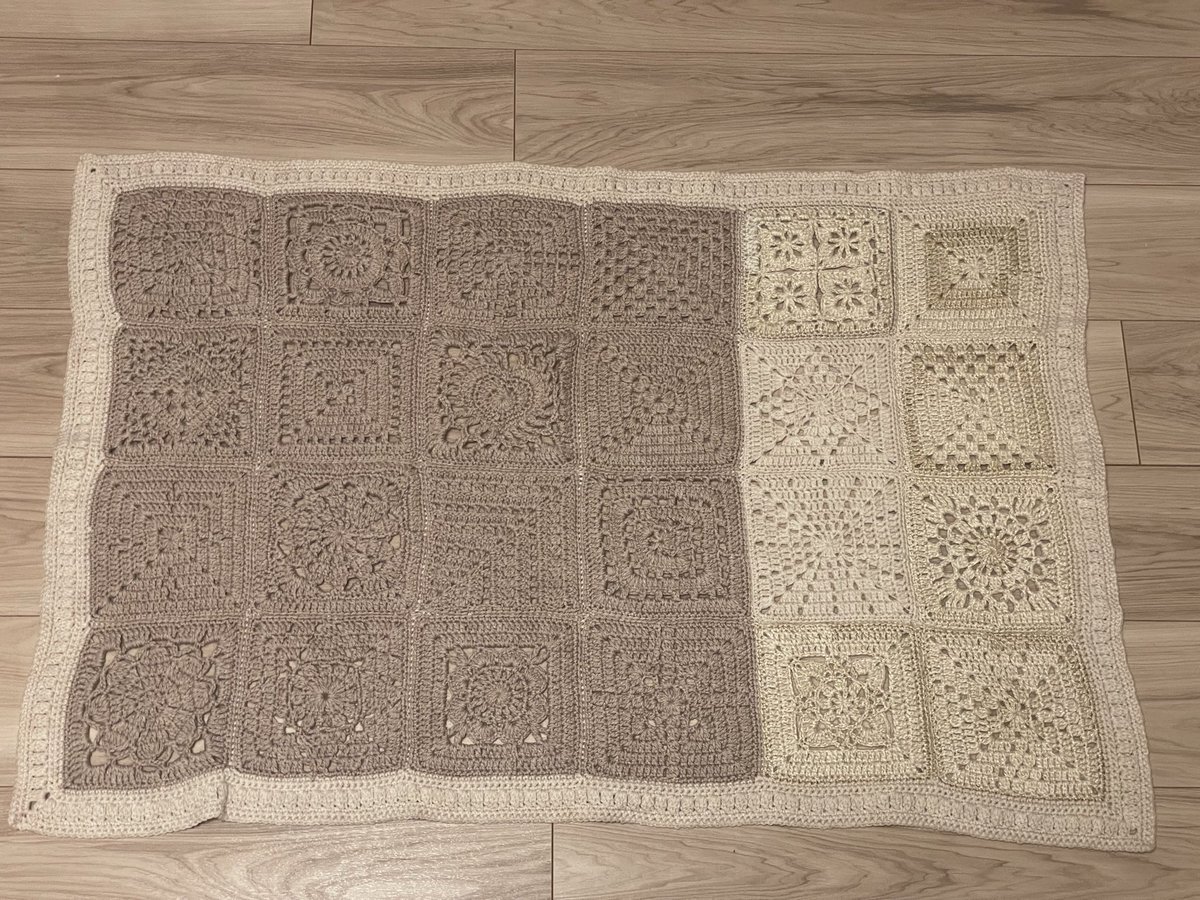 ami_note_'s tweet image. #かぎ針編みアドベント2025完成お披露目

水通しまでようやく終わった！
めーーーっちゃくちゃ楽しかった

長々編みとたま編み、次はもっと綺麗に編めると思う！勉強になったー！

こんな素敵な編み図を無料で公開、企画してくださって本当にありがとうございました🙏