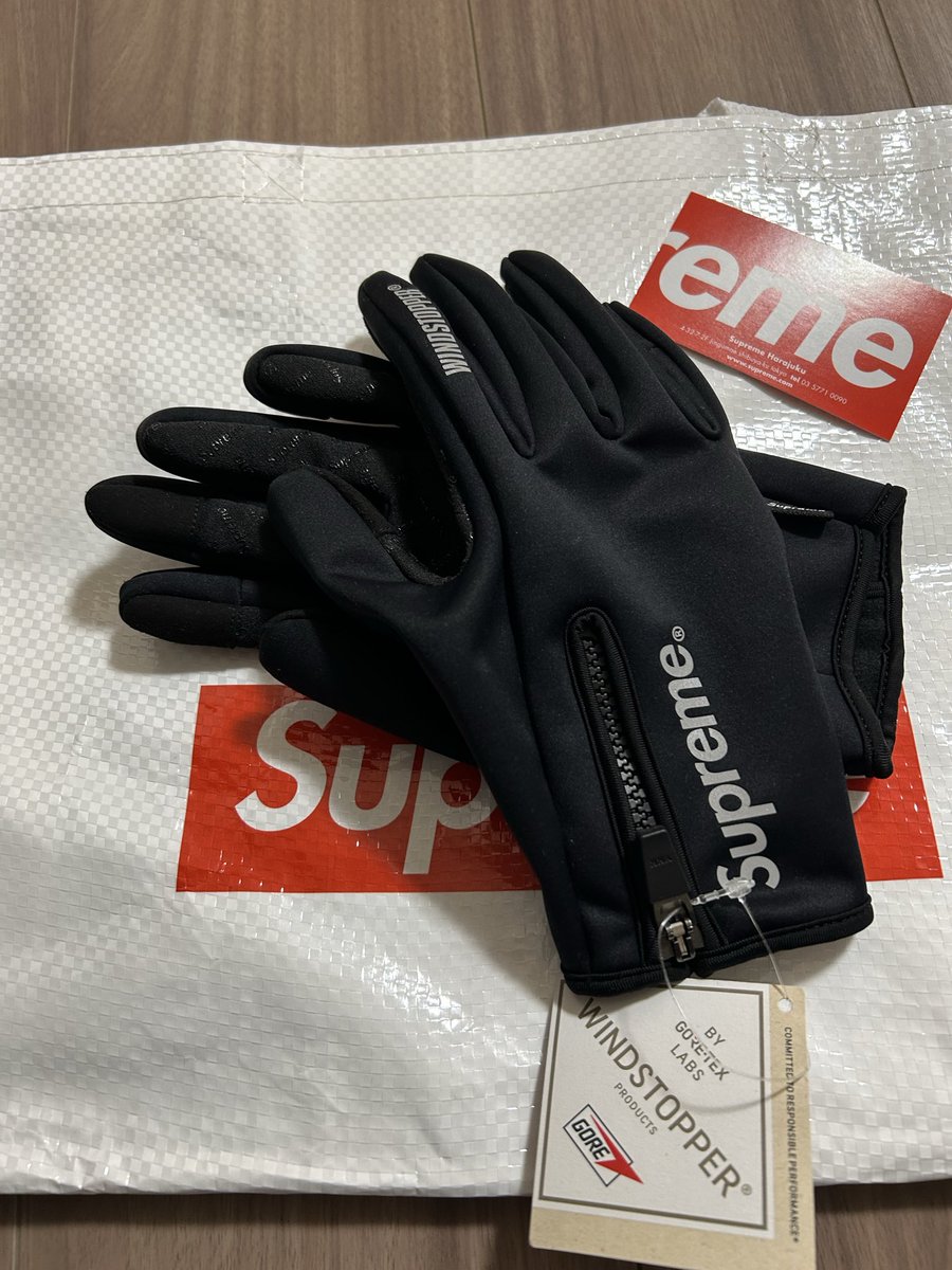 r_wlov's tweet photo. 25FW最後は手袋
サイズ感不安だったので店舗で試着購入
#supreme
#25FW
#Week19 https://t.co/NzowLKXxwv