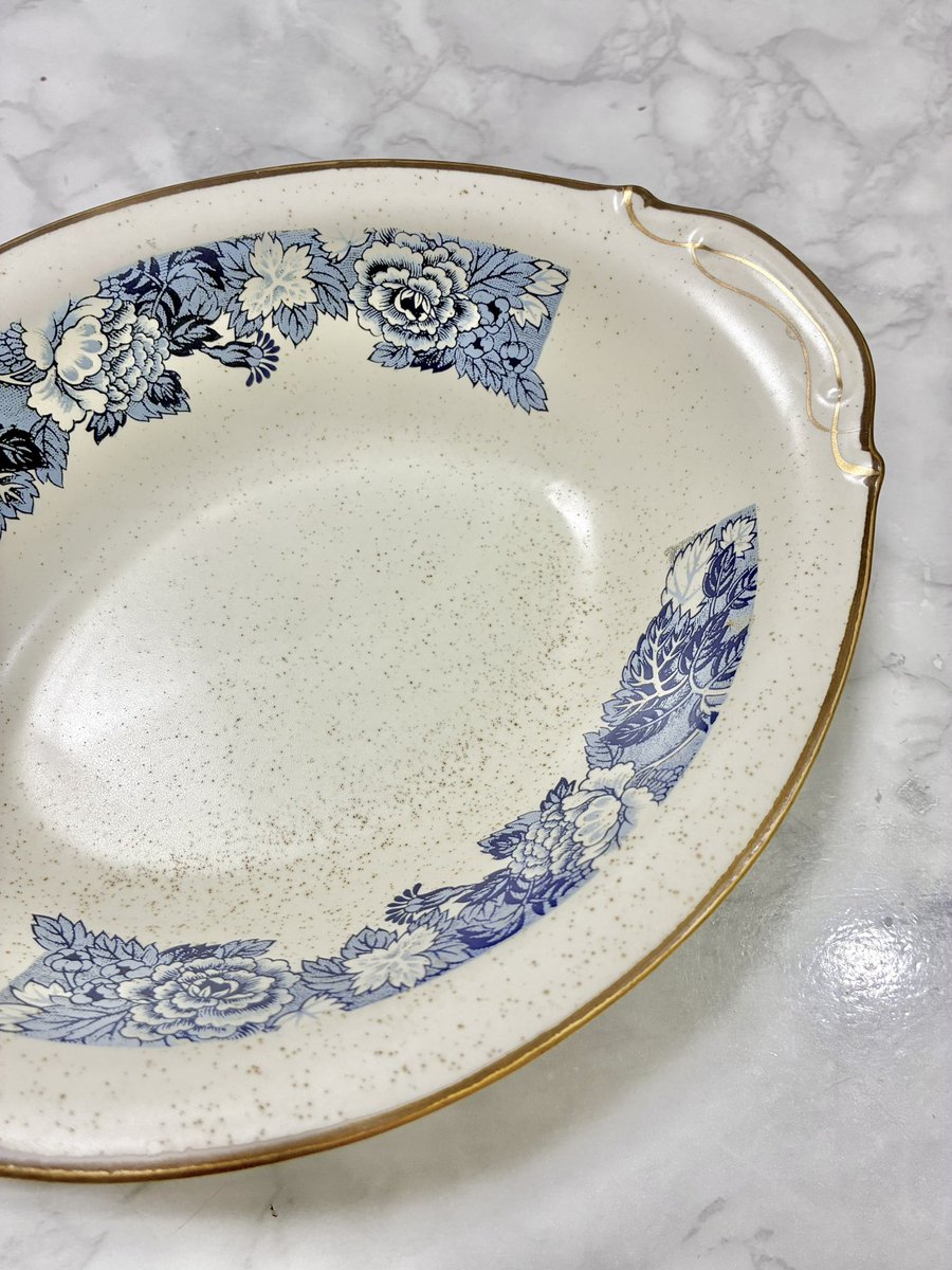 特にこれ
なんて可愛いカレー皿なんだと思って貰ったけどラヴィエ皿というらしい
なんてかわいいんだ