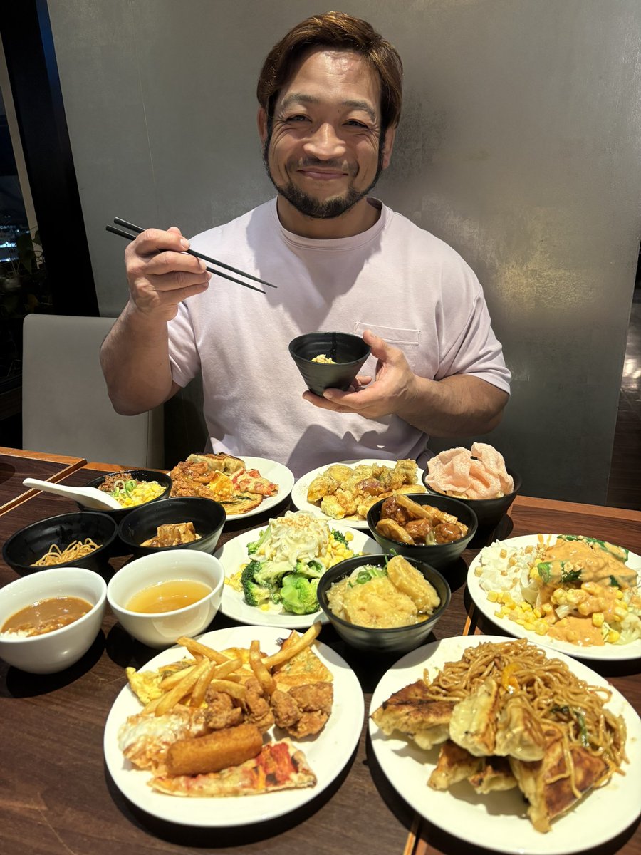 sekimotodaisuke's tweet photo. 芦野選手は素晴らしい選手でした。
芦野選手ありがとう！
また闘いましょう！
お嬢がおにぎりを6個作ってくれたから父ちゃん頑張れたよ。
今日はたーっくさん食べてきた関本。
嫁さんソフトクリーム巻くのうまいな😅 https://t.co/eBtEK8NR4y