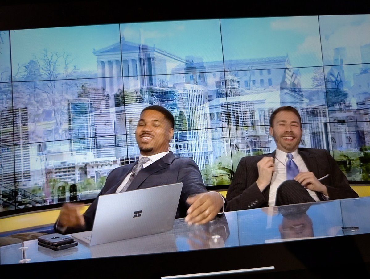 My guys chillin', 😄 <a href="/DrewForecast/">Meteorologist Drew Anderson</a> and Greg
#fox29weekend