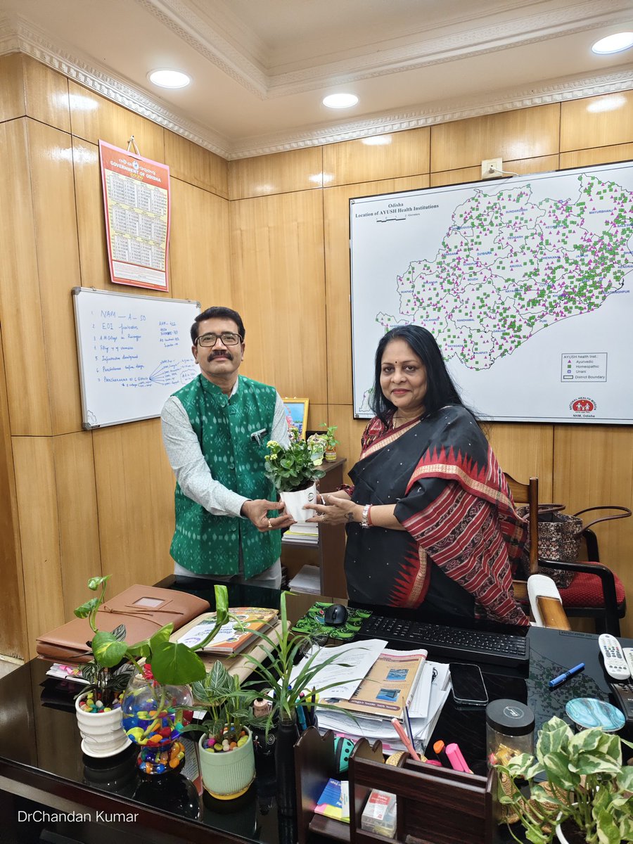 ExploreGamPuri's tweet photo. A cordial meeting with respected Director Ayush  madam💐💐💐💐💐 https://t.co/ZkQctoPZf3