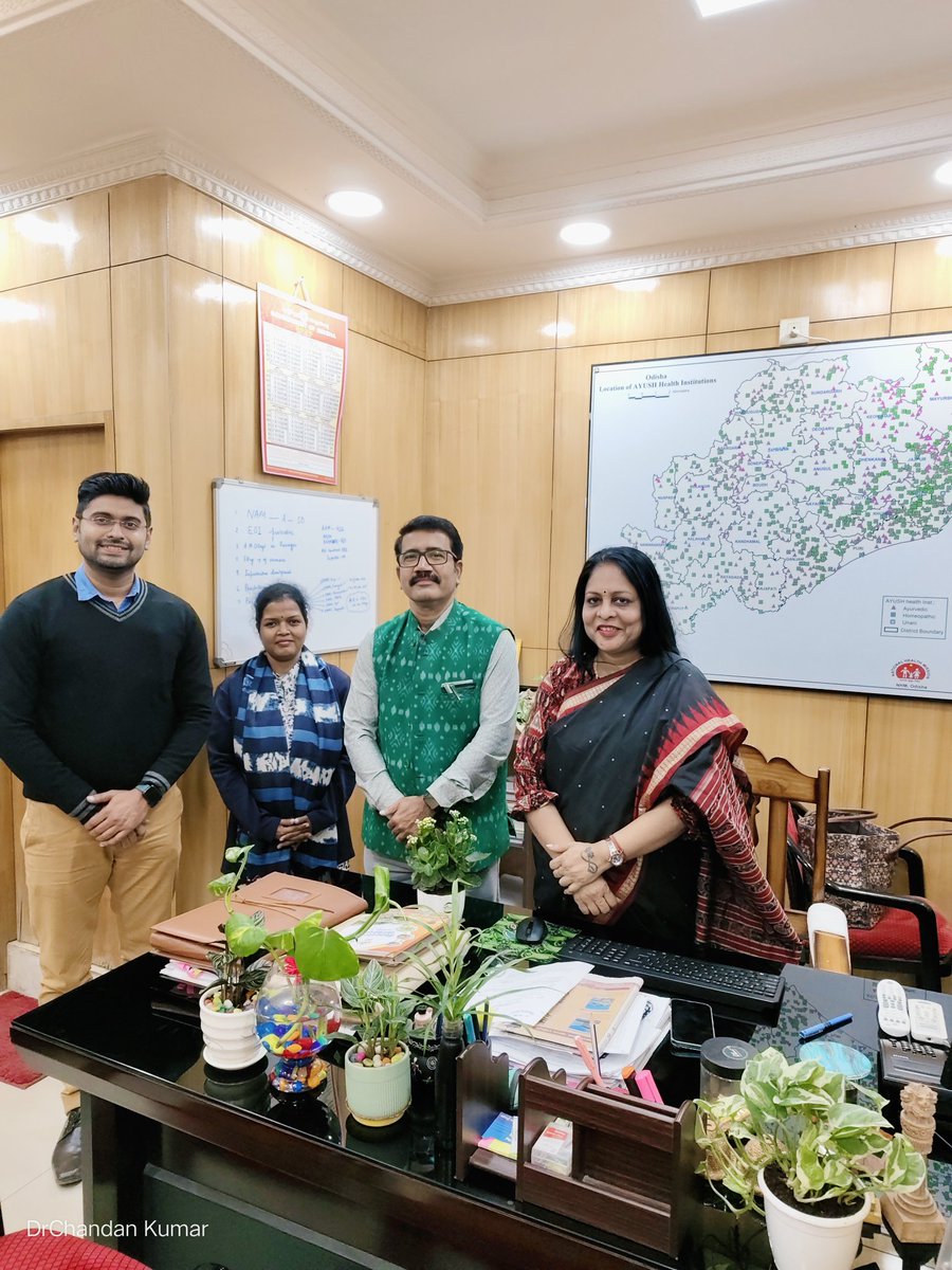 ExploreGamPuri's tweet photo. A cordial meeting with respected Director Ayush  madam💐💐💐💐💐 https://t.co/ZkQctoPZf3