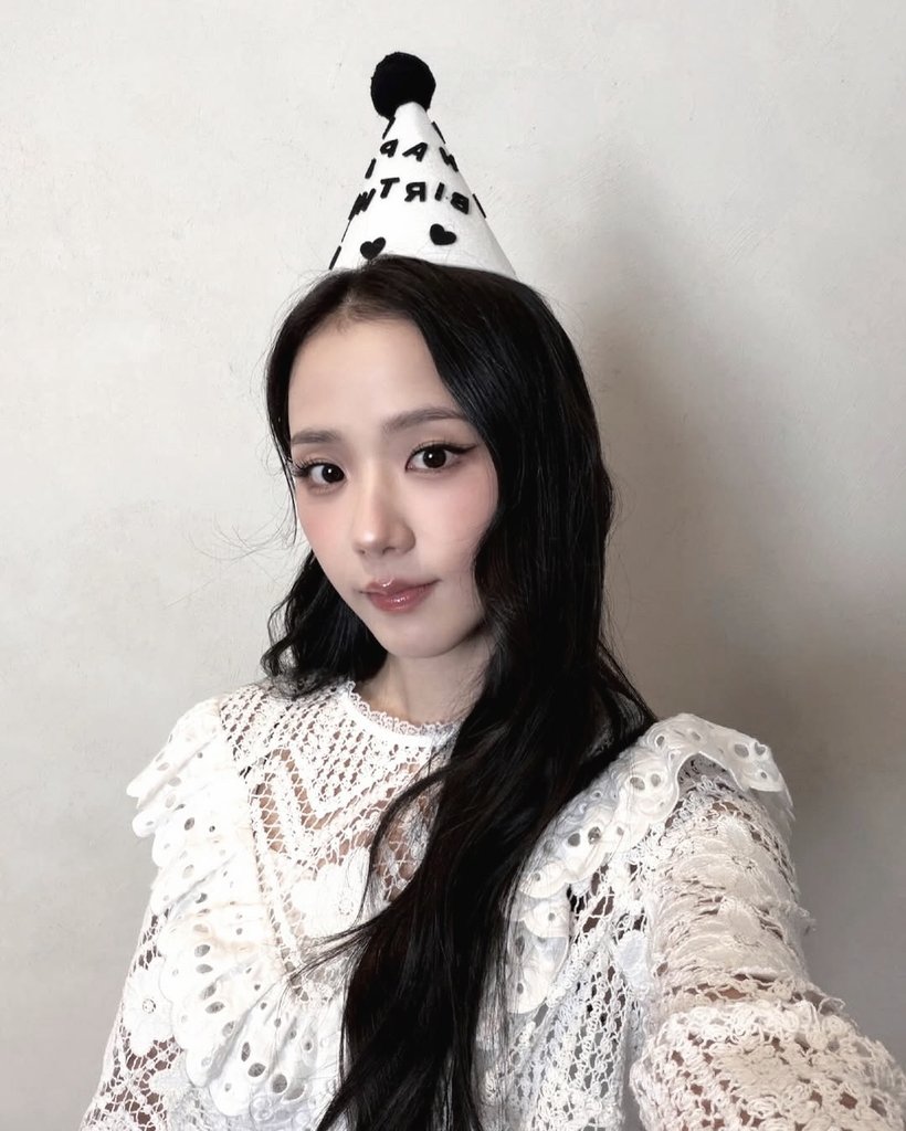 JISOO. tweet media