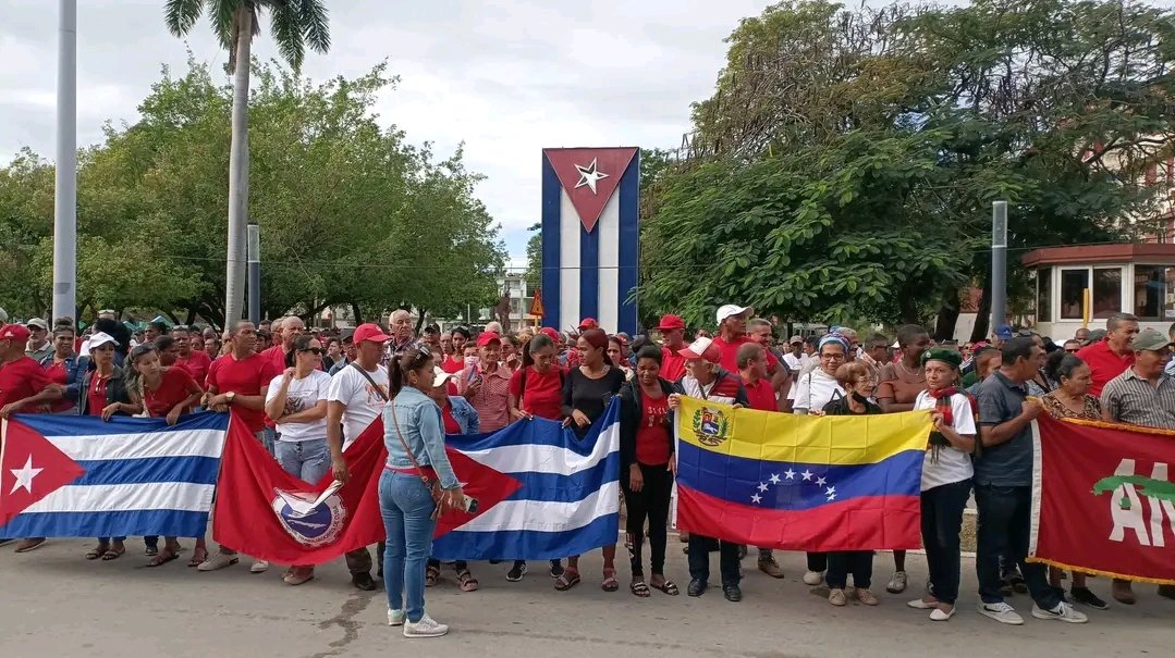 #ProvinciaGranma -AMPLIAREMOS | Bayameses, en representación del pueblo de Granma, alzarán sus voces contra la intervención militar de Estados Unidos en #Venezuela

#Cuba
#CubaConVenezuela 
#ManosFueraDeVenezuela 
Fte. <a href="/CMKXDigital/">CMKX Radio Bayamo</a>
