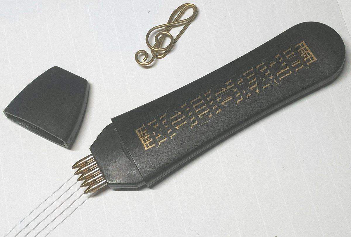 ノリグラフ(Noligraph)は、とてもシンプルな五線譜作成ツールであり、音楽の初心者からプロまで幅広く使われています。
noligraph.de/#noligraph