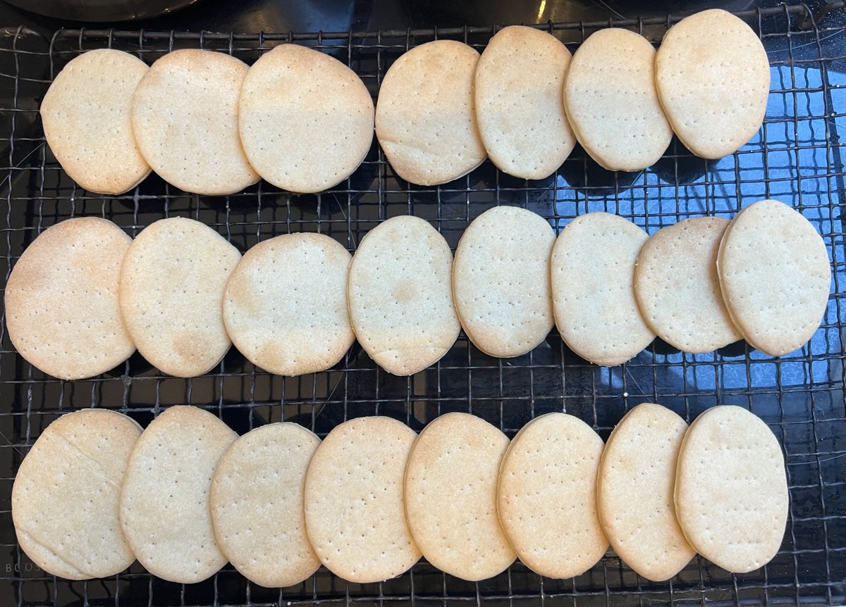 lizaadamczewski's tweet image. Out of sheer desperation I have just baked my first ever batch of Bath Olivers …… rather a lot of folding and rolling but they seem okay #BathOlivers #biscuits #baking