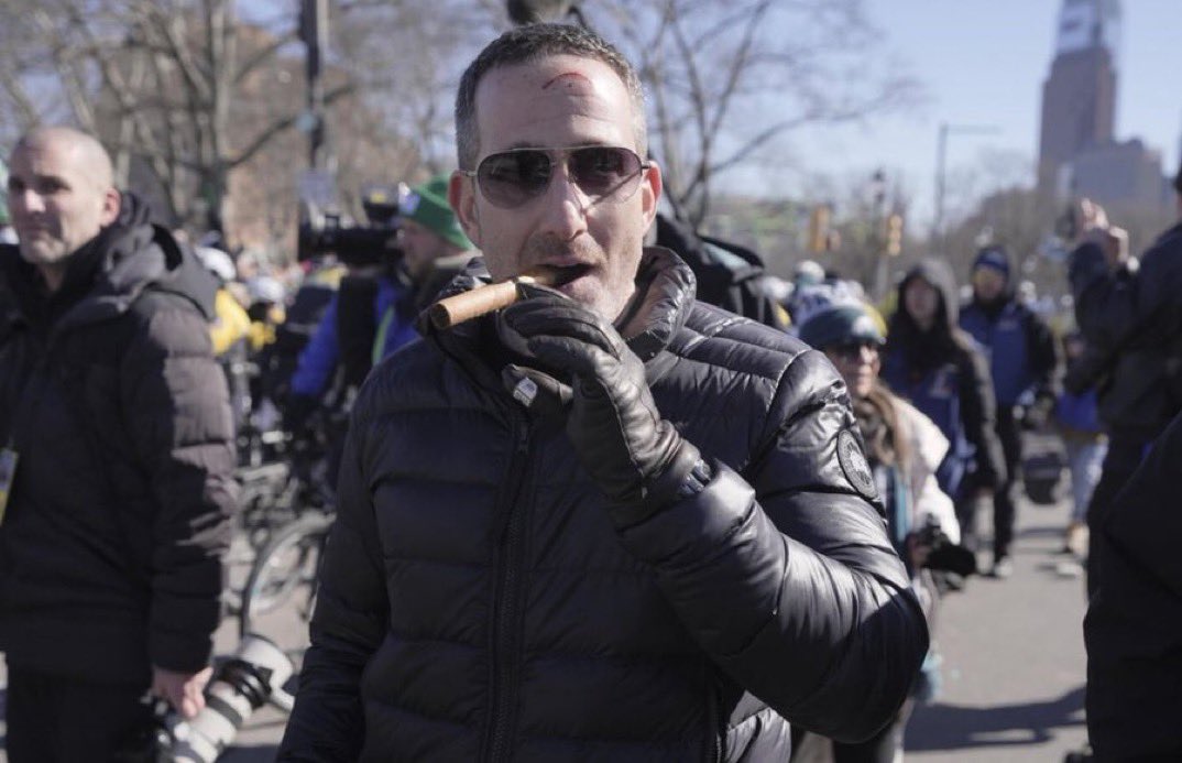 NUTTYxPROFESSOR's tweet image. 😎