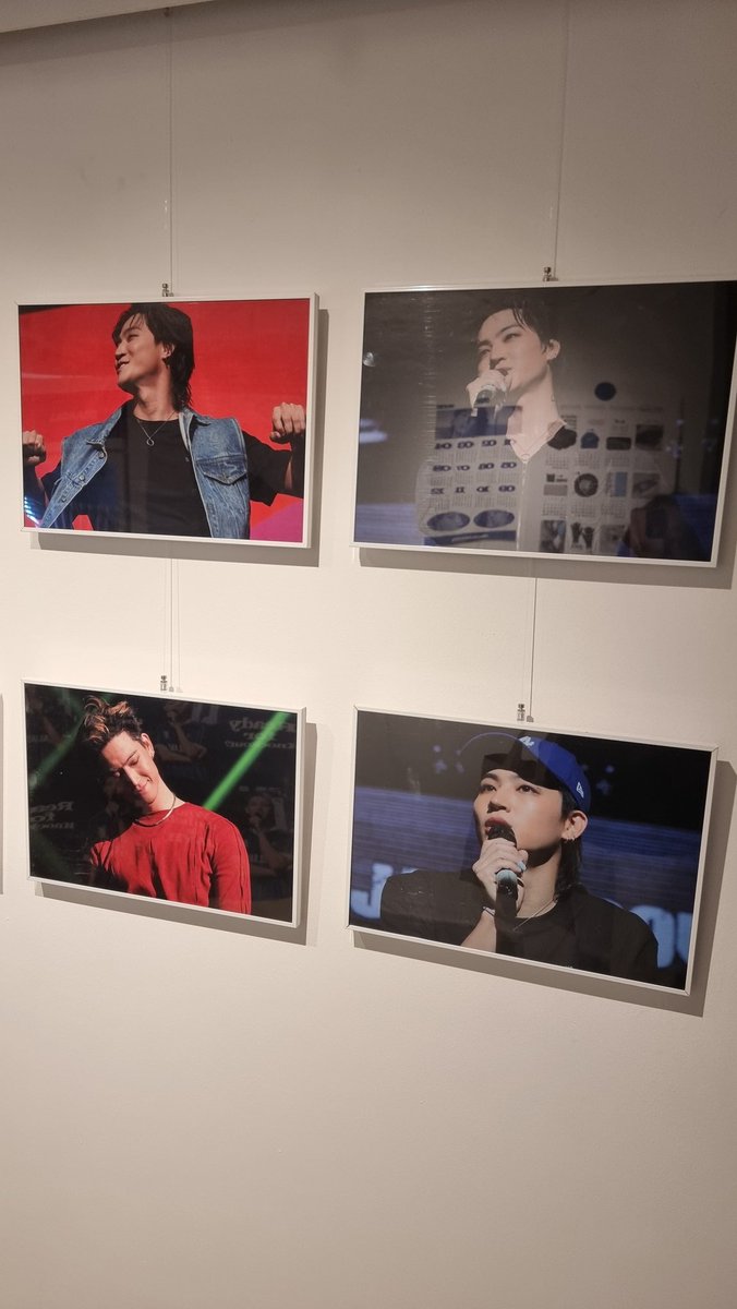 peony4645's tweet photo. 넘 이쁜 재범이 생카 구석구석 정성이 넘 가득해서 잠시 있는 것 만으로도 행복했어요 부모님이 주신 케익도 받고 재범이의 흔적이 있는 스누피 모자도 영접하고 너무나 재밌었어요 다시 한번 금손 아가새님 감사합니다 #Who_The_Hell_Is_JAYB @HBD_JAYB https://t.co/kn3xFGzpES