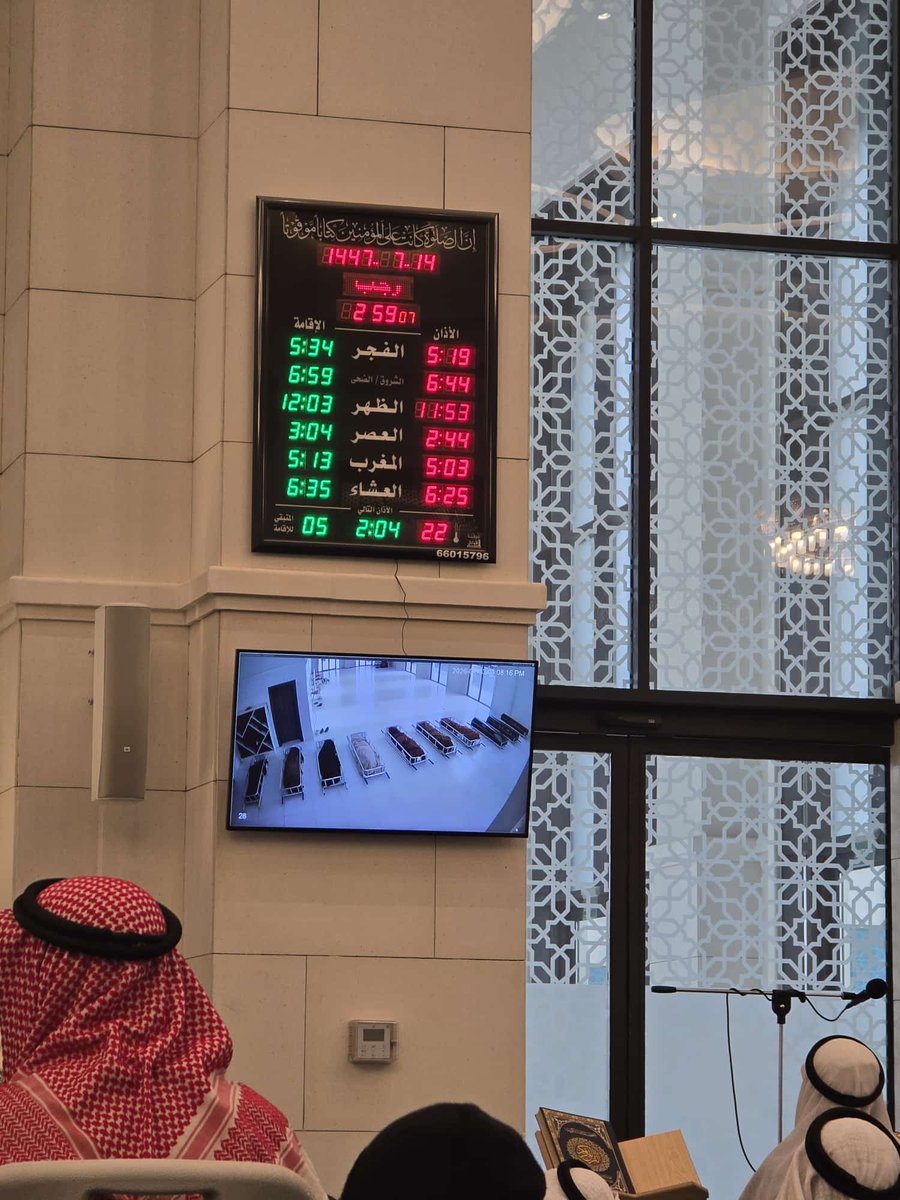 اليوم في مقبرة الصليبيخات فقط
١٠ جنائز (٧ رجال و٣ نساء)

والله يا أحبتي
ينبغي علينا دائما تذكر الموت 
وفي الحديث: "أكثروا ذكر هاذم اللذات -الموت-، فإنه لم يذكره أحد في ضيق من العيش إلا وسعه عليه". 
رواه البيهقي وحسنه الألباني.

قال القرطبي: قال العلماء: تذكر الموت يردع عن