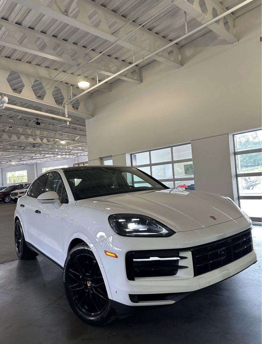 JeyTheNitewing's tweet image. Cashed out crypto profits yesterday, and today I’m stepping into a brand-new Porsche Cayenne. Still feels unreal, but the grind is definitely paying off. Big shoutout to my coach @TradeWithKori for guiding me every step of the way. Best New Year gift I could’ve asked for 🎆💯