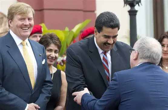 Foto van Maduro uit voor hem betere tijden bij zijn linksliberale vrienden WimLex en Timmerfrans.... Das war einmal!
