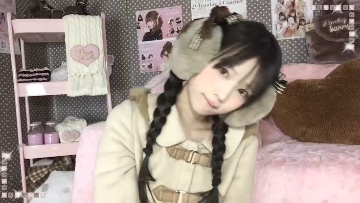 kromiweb's tweet image. as vezes eu me assusto quando as coisas aparece DO NADA uma vez o carregador do meu fone quebrou e eu tinha vários mas nenhum prestava e eu obviamente fui assumi eu tava muito brava porque queria escutar minha msc e dormi puta da vida até que acordo de madrugada++