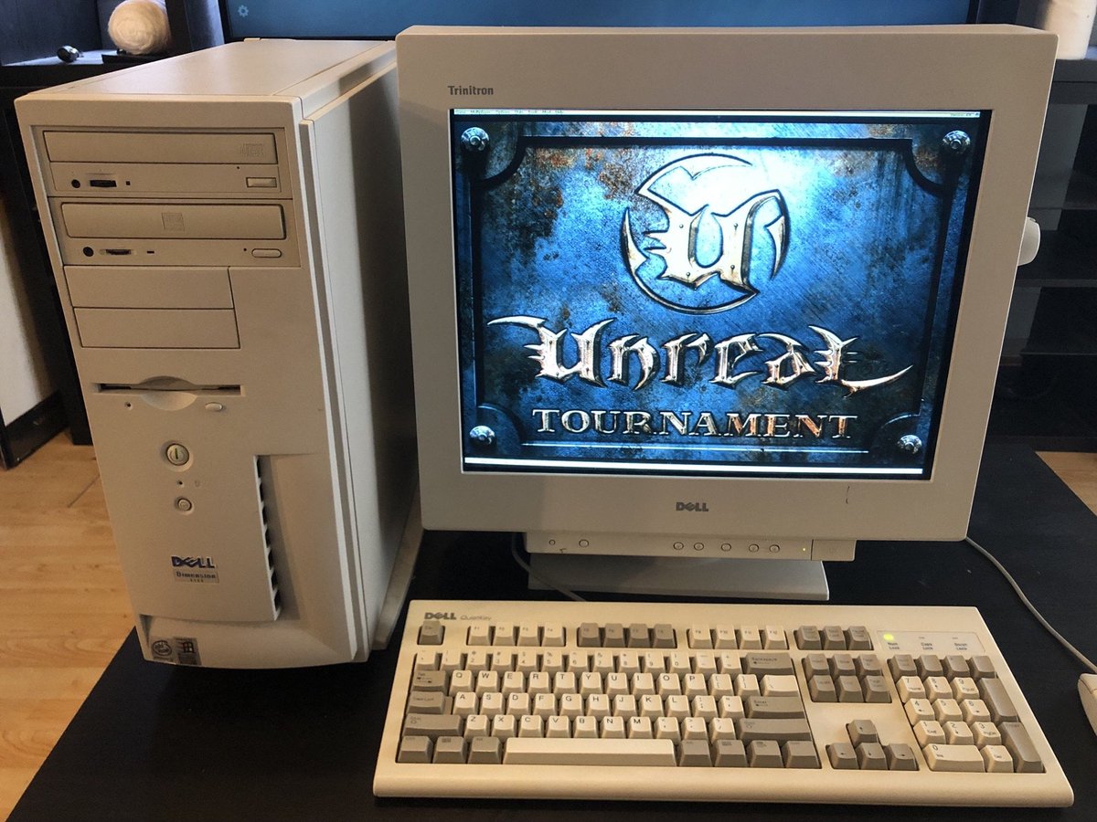 exQUIZitely's tweet image. CD-ROM Drive
CD Burner
3.5" Disk Drive
Intel Inside Sticker
Trinitron Monitor
Unreal Tournament

If that's not an early 2000s flex, I don't know what is. This gives me nerd chills ❤️🙏
