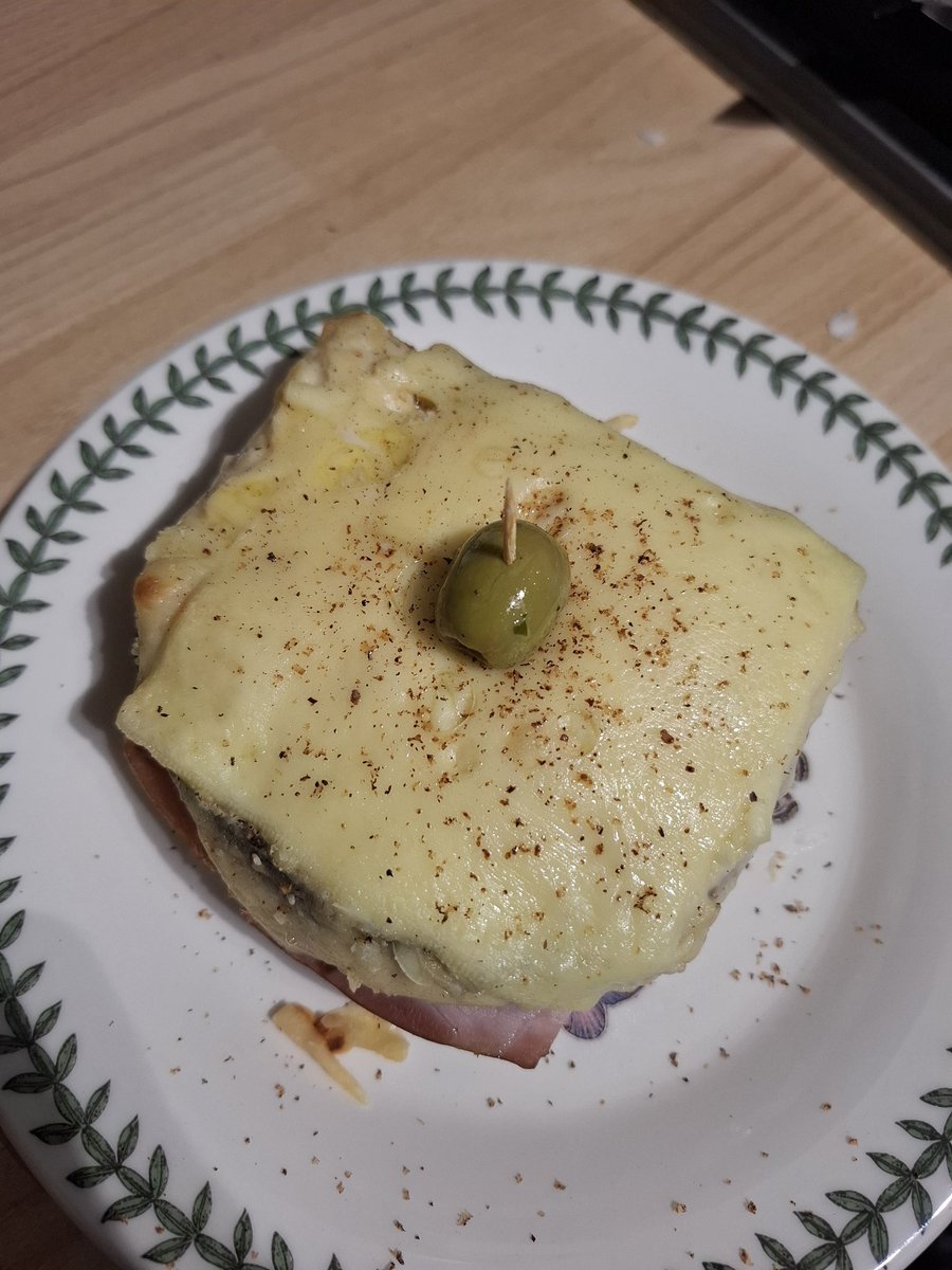 tomis2's tweet image. Oh là là! My Croque Monsieur, love the smell of freshly grated nutmeg. #Foodie