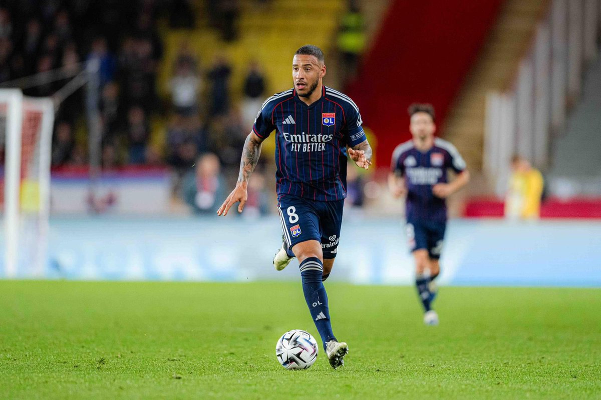 CorentinTolisso's tweet image. On commence bien l’année !!! #ENSEMBLE 👊🏾⚽️🦁❤️💙 #TeamOL #TeamTHM @OL