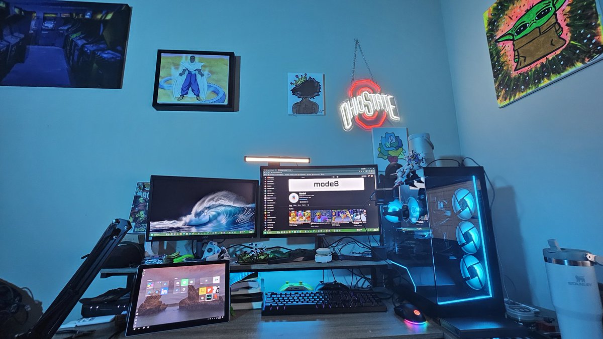 Yosemite_Em's tweet photo. Rate the setup 👀💡
Still tweaking, but we getting there.
#GamingSetup #StreamerSetup #Mode8 #LEDLights https://t.co/6VDoI6RD16
