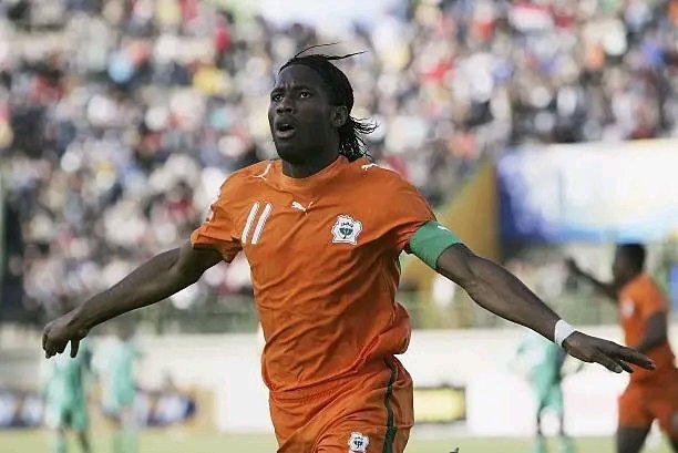 Alicfc6's tweet photo. كــــــان مصر 2006 

بعد تجاوزها عقبة الكاميرون 🇨🇲 في الربع النهائي وجدت ساحل العاج نفسها في كلاسيكو آخر هذه المرة أمام منتخب النسور نيجيريا 🇳🇬 
في الحقيقة ساحل العاج كانت منتخب الأحلام بقيادة ديديه دروغبا https://t.co/JaMNJxpL6M