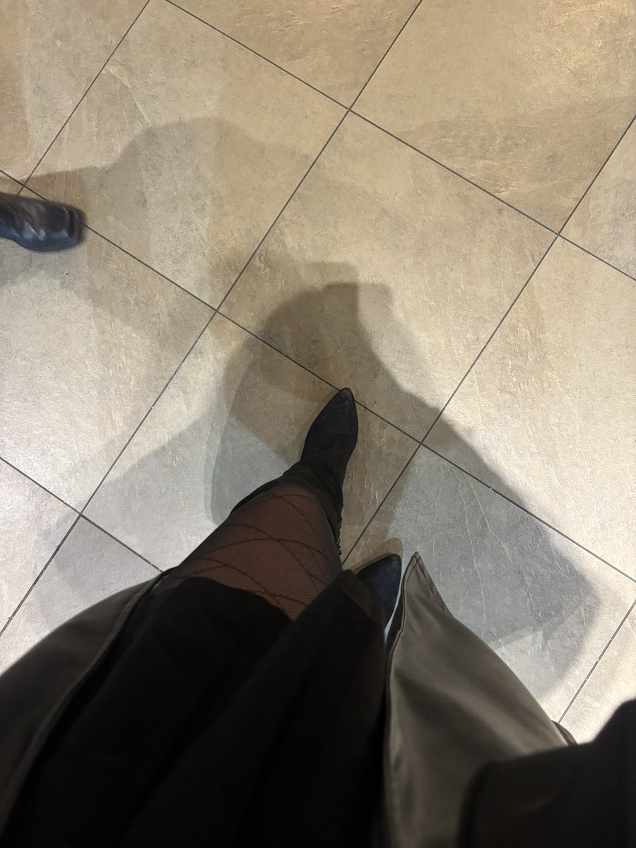 lead5698's tweet image. je suis de sortie les soumis ! faites plaisir à votre reine et rembourser moi mes verres ! 

moneyslave moneymiss domina soumis findom paypig