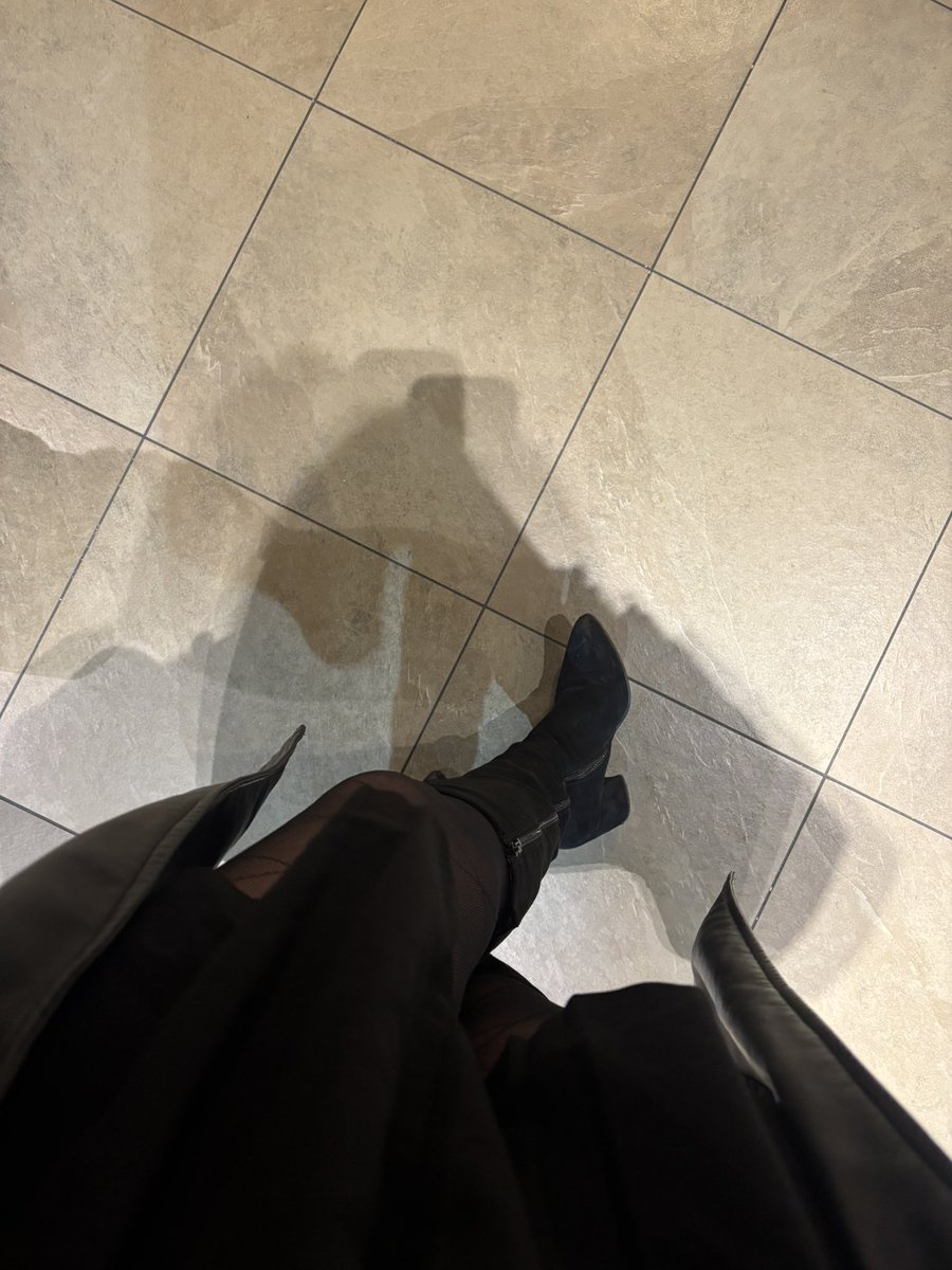 lead5698's tweet image. je suis de sortie les soumis ! faites plaisir à votre reine et rembourser moi mes verres ! 

moneyslave moneymiss domina soumis findom paypig