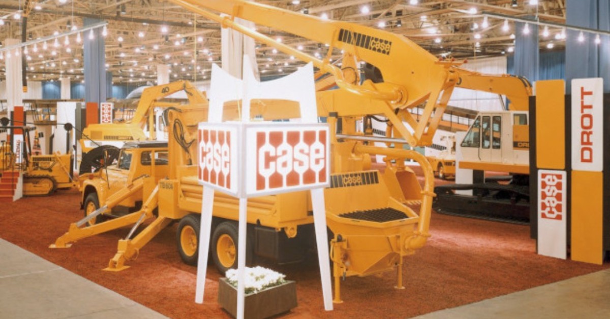 CaseCE's tweet image. A @conexpoconagg #throwback to remember. 

Just wait until you see what we've got in store for #conexpo2026!

#caseconstruction #CONEXPOCONAGG #CONEXPOCONAGG2026 #constructionindustry #heavyequipment #tradeshow