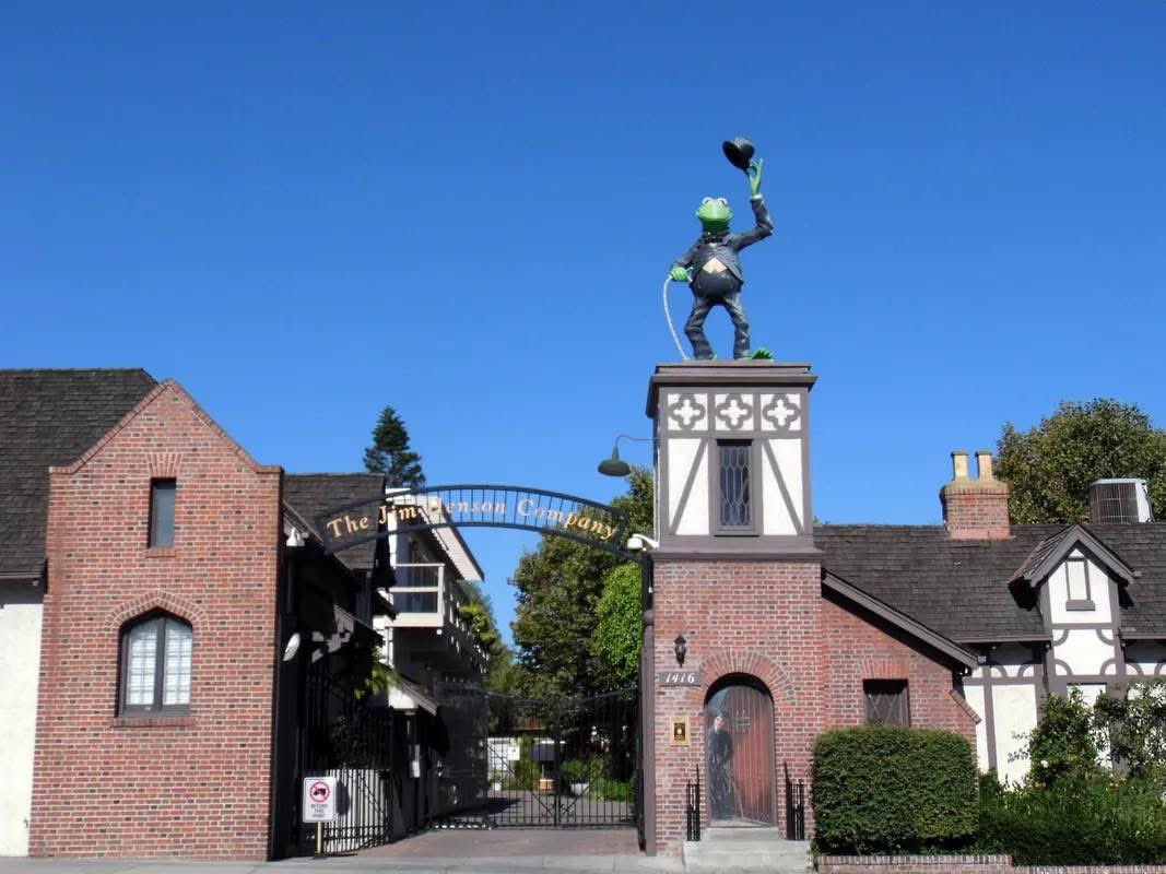 VernonAndroidXR's tweet photo. I have hundreds of personal memories at this historic location!! My graphics and XR beginnings started here with Jim Henson himself. Met Jim on the 1st American Comedy Awards, when I was working for George Schlatter at GSP.

https://t.co/cXjdRNAkn3 https://t.co/UqafI7DhI7