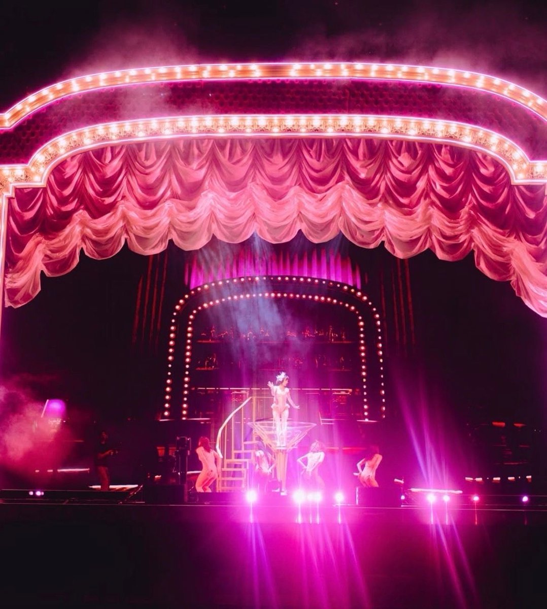 glittermagazine's tweet photo. Halsey shares photos from ‘FOR MY LAST TRICK: The Tour’ calling it ‘by far the greatest pride of my professional life took place in 2025.’ 🤍🌟
#Halsey #ForMyLastTrick https://t.co/hEB1SrbOYx