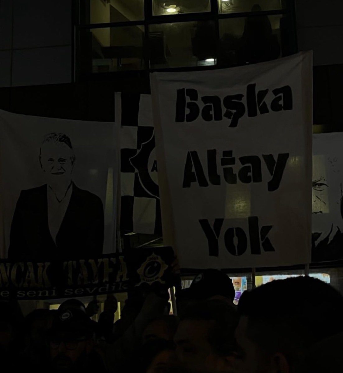 Büyük Altay, yalnızca bir spor kulübü değil; bir miras, bir kültür ve gelecek nesillere aktarılması gereken ortak bir değerdir. Bu değer yaşamalıdır ve yaşatılmalıdır. #BaşkaAltayYok