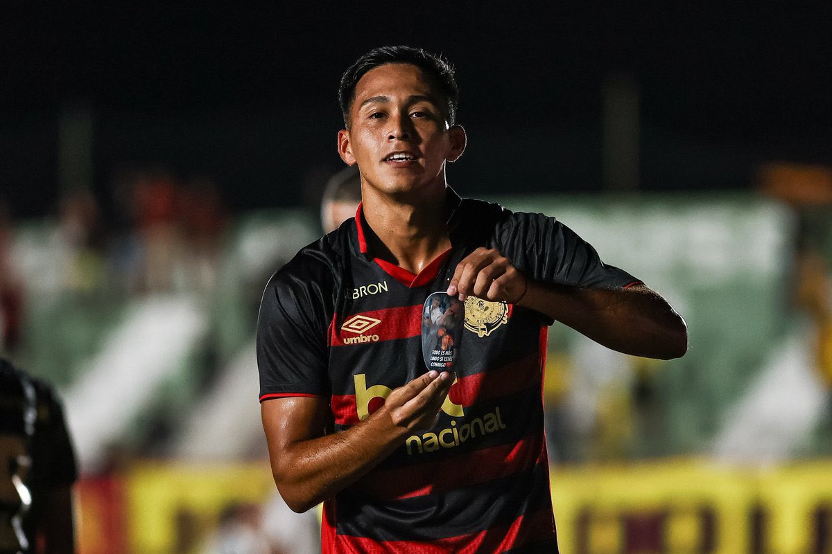 Calvi31's tweet photo. 🚨 Newell's OFERTÓ FORMALMENTE por RODRIGO ATENCIO. Todo cambia en un mercado de pases. Ahora la pelota la tiene Sport Recife y el jugador. Deciden ellos @Estadio_3 https://t.co/MmVOTK2cwT