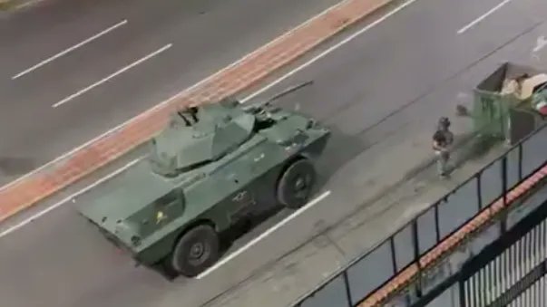 Американцы выкатили на войну авианесущую группу. Венесуэльцы выкатили на войну бронетранспортер и мусорный ящик.