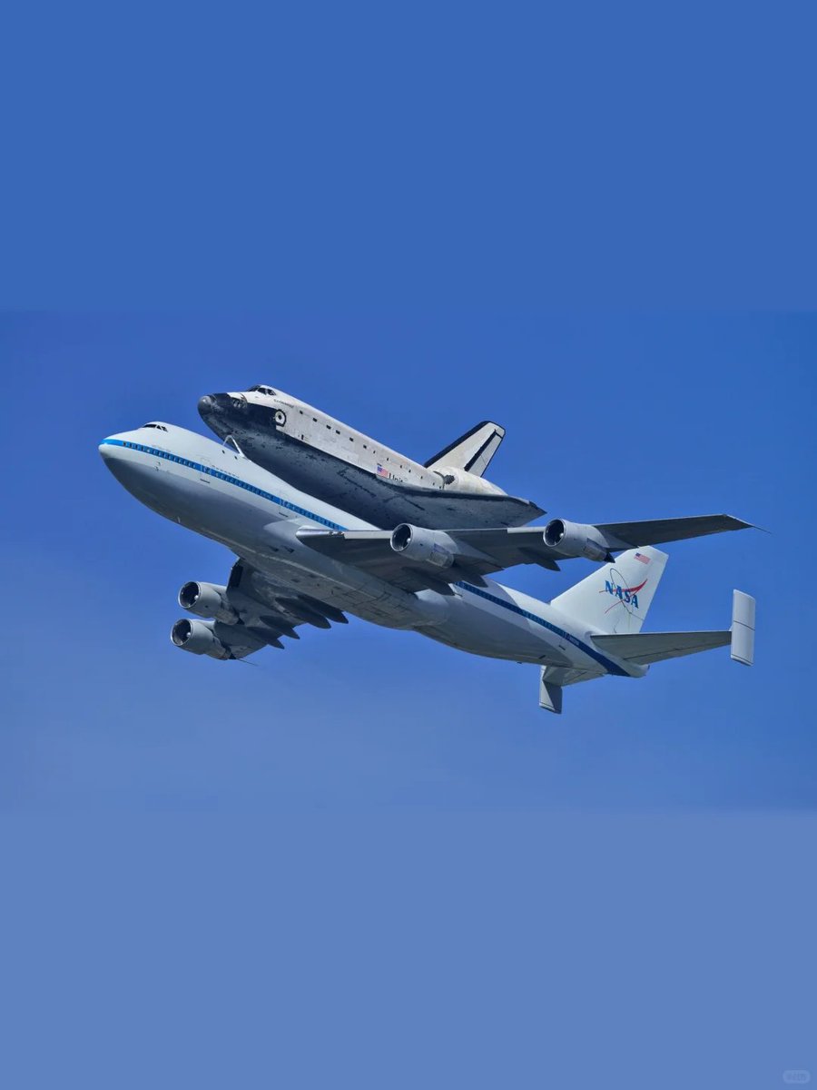 全球石油储量和产量排行榜

原油一度被称为“黑色黄金”，是当今最重要的自然资源。

2025年，全球每天的原油消耗量大约是一亿桶。按照一桶原油60美元计算，这个蓝色星球上的人，每年花在原油上的钱，就是2万亿美元，相当于全世界GDP的2%。