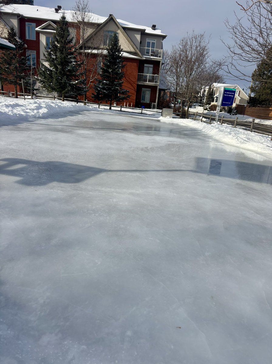 The #ODR has been cleared and lightly flooded for your Saturday skating enjoyment at St-Ambroise Park in Vanier. 💙 La glace est dégagée et arrosée. Venez patiner et profiter d’un beau samedi ensoleillé au Parc St-Ambroise à #Vanier #MyOttawa <a href="/Guy_Theriault/">Guy Thériault</a> <a href="/PlanteSteph613/">Stéphanie Plante 🇨🇦🇨🇭</a>